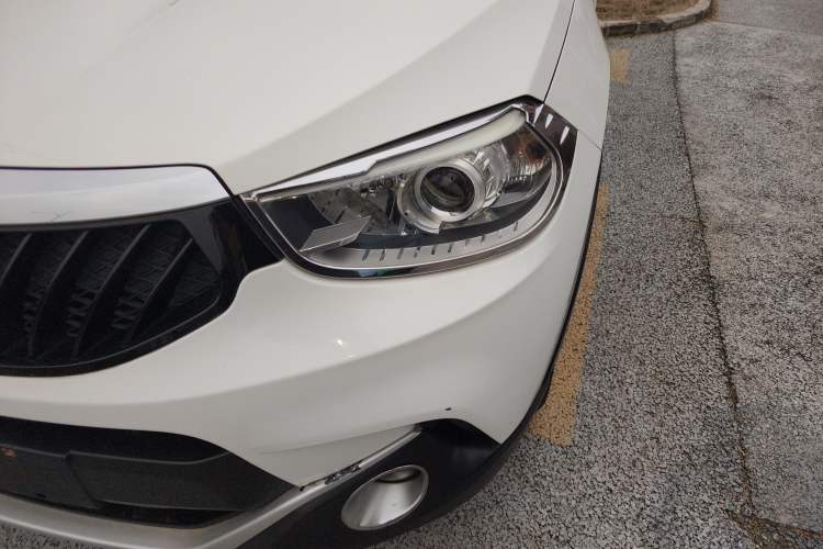 Used Brilliance V3 2016 1.5L Automatic Smart Version Left Front Headlight