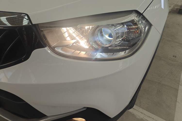 Used Brilliance V3 2016 1.5L Automatic Smart Version Left Front Headlight