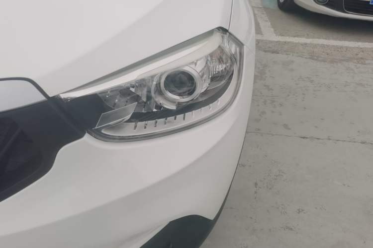 Used Brilliance V3 2016 1.5L Manual Comfort Model Left Front Headlight