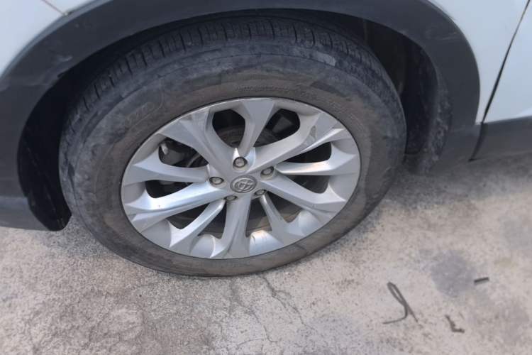 Used Brilliance V3 2016 1.5L Manual Smart Version Left Front Wheel Hub