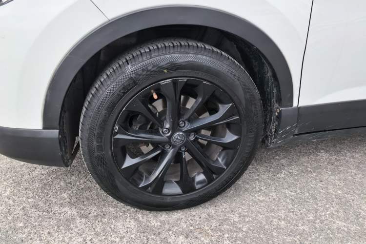 Used Brilliance V3 2016 1.5L Manual Smart Version Left Front Wheel Hub