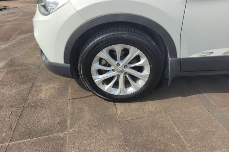 Used Brilliance V3 2016 1.5L Manual Smart Version Left Front Wheel Hub