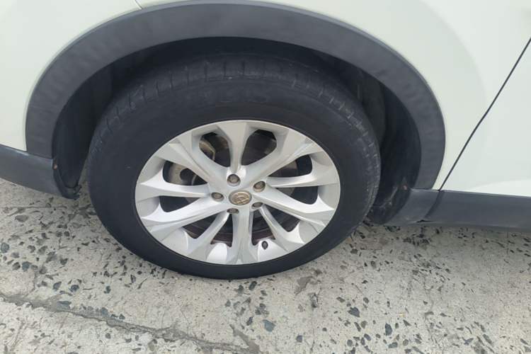 Used Brilliance V3 2016 1.5L Manual Smart Version Left Front Wheel Hub