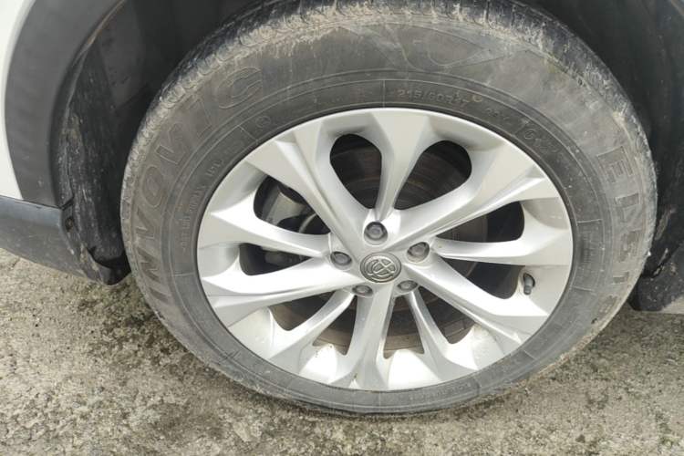Used Brilliance V3 2016 1.5L Manual Smart Version Left Front Wheel Hub