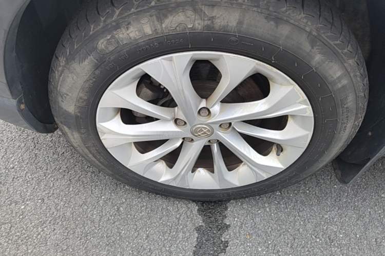 Used Brilliance V3 2016 1.5L Automatic Smart Version Left Front Wheel Hub