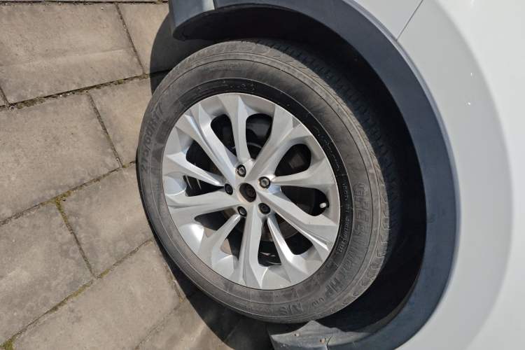 Used Brilliance V3 2016 1.5L Manual Comfort Model Left Front Wheel Hub