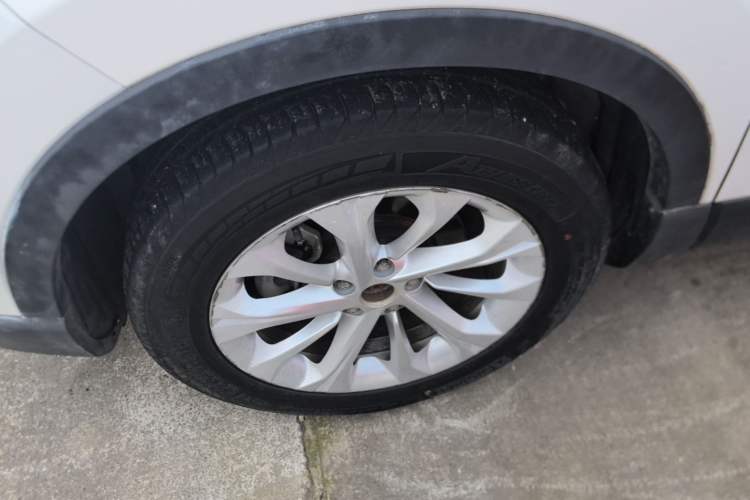Used Brilliance V3 2016 1.5L Manual Comfort Model Left Front Wheel Hub