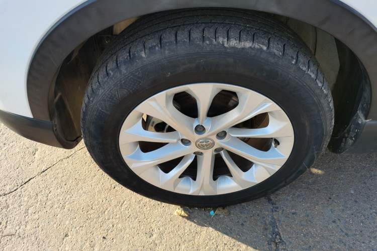 Used Brilliance V3 2016 1.5L Automatic Comfort Model Left Front Wheel Hub