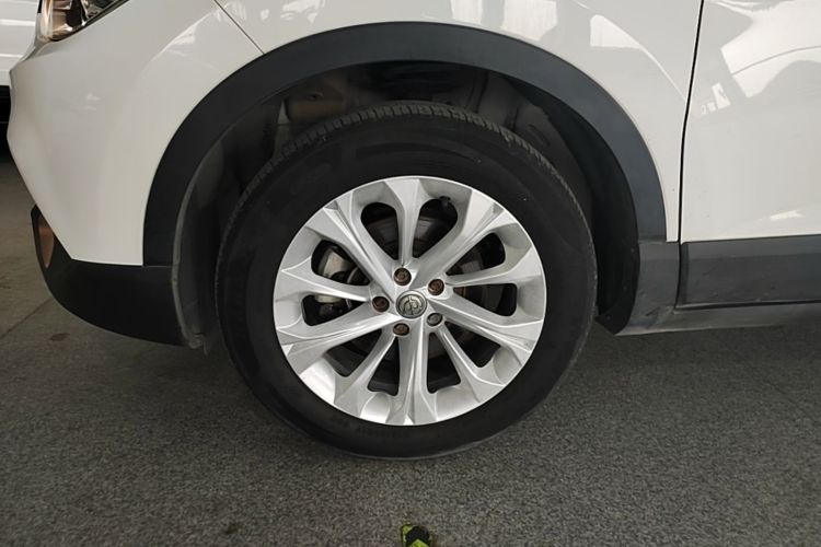 Used Brilliance V3 2016 1.5L Manual Comfort Model Left Front Wheel Hub