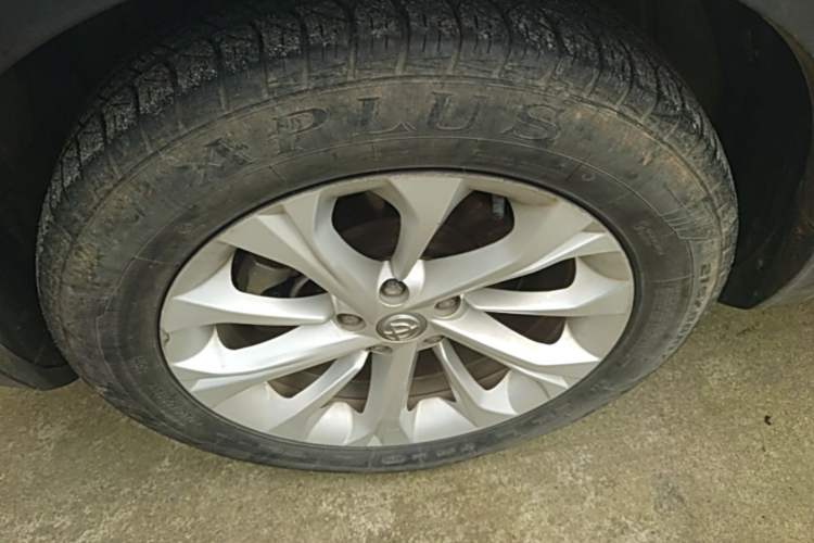 Used Brilliance V3 2016 1.5L Manual Elite Version Left Front Wheel Hub