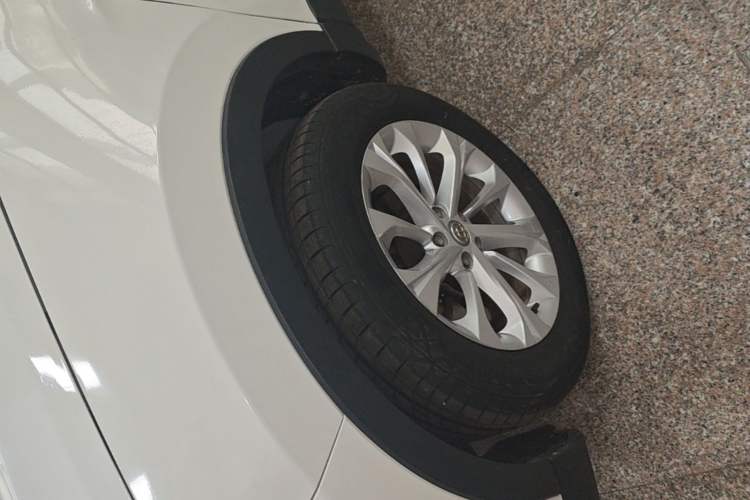 Used Brilliance V3 2016 1.5L Manual Smart Version Left Front Wheel Hub