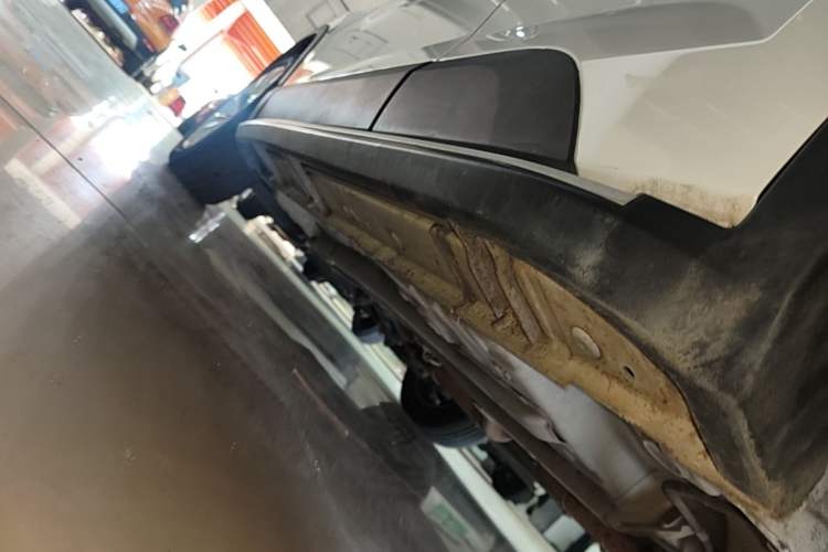 Used Brilliance V3 2016 1.5L Automatic Smart Version Left Side Sill