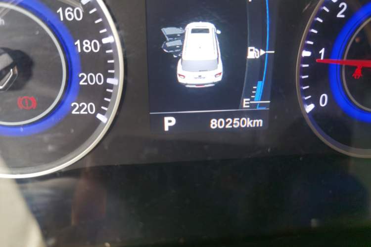 Used Brilliance V3 2016 1.5T Automatic Flagship Model Odometer Close Up