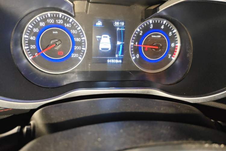 Used Brilliance V3 2016 1.5L Manual Smart Version Odometer Close Up