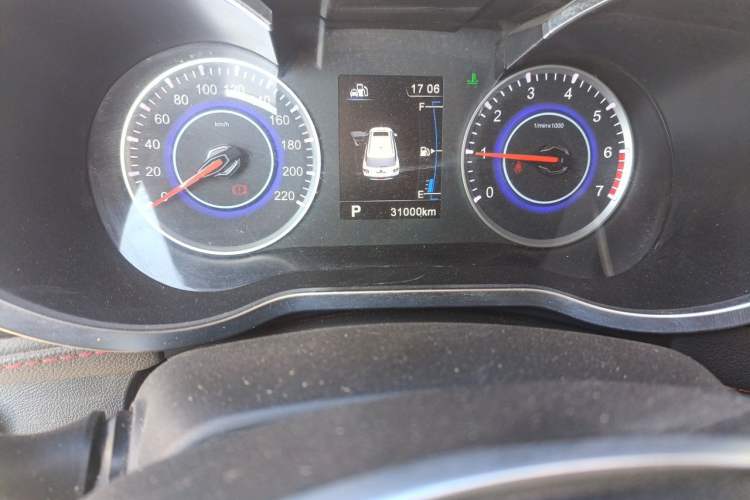 Used Brilliance V3 2016 1.5L Automatic Smart Version Odometer Close Up