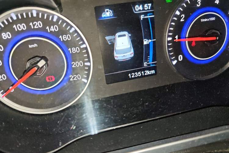 Used Brilliance V3 2016 1.5L Manual Smart Version Odometer Close Up