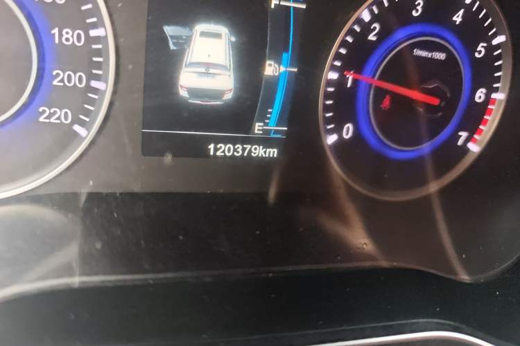 Used Brilliance V3 2016 1.5L Manual Smart Version Odometer Close Up