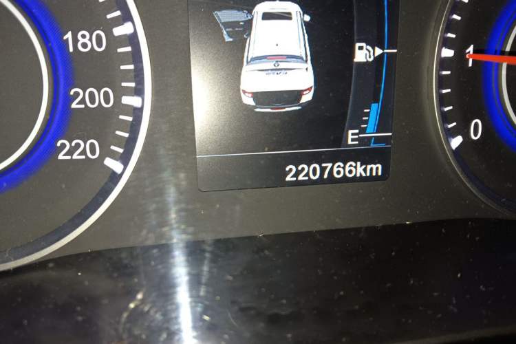 Used Brilliance V3 2016 1.5L Manual Smart Version Odometer Close Up