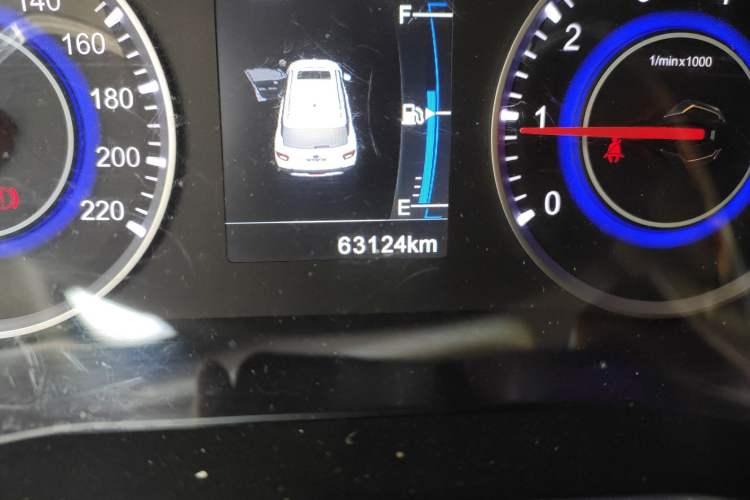 Used Brilliance V3 2016 1.5L Manual Smart Version Odometer Close Up
