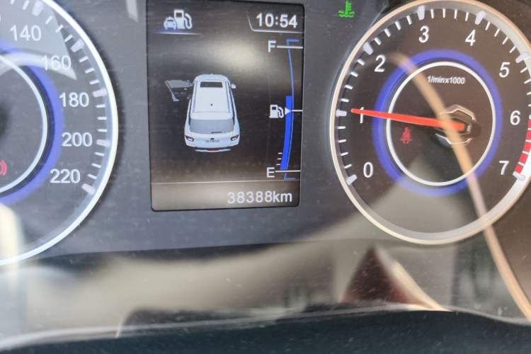 Used Brilliance V3 2016 1.5L Manual Smart Version Odometer Close Up