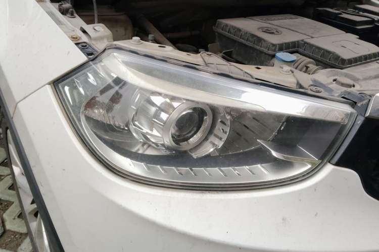 Used Brilliance V3 2016 1.5L Manual Smart Version Right Front Headlight