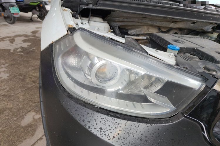 Used Brilliance V3 2016 1.5L Manual Elite Version Right Front Headlight