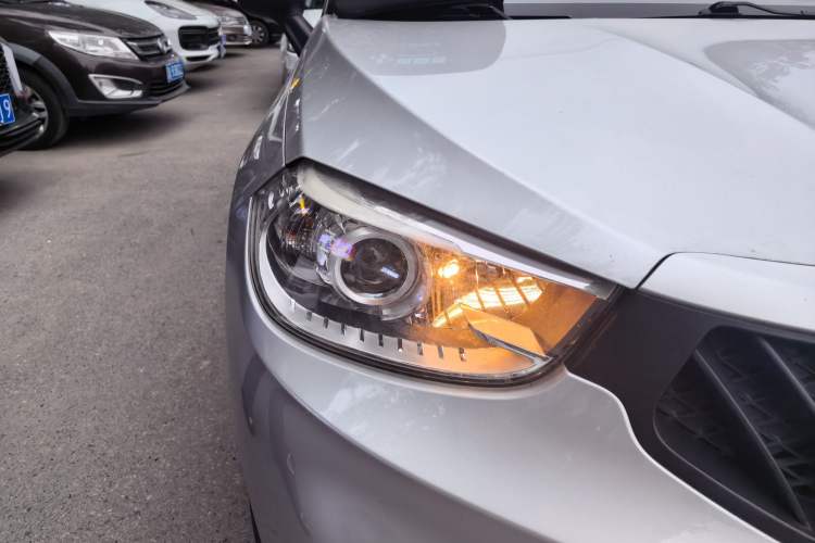 Used Brilliance V3 2016 1.5L Automatic Comfort Model Right Front Headlight