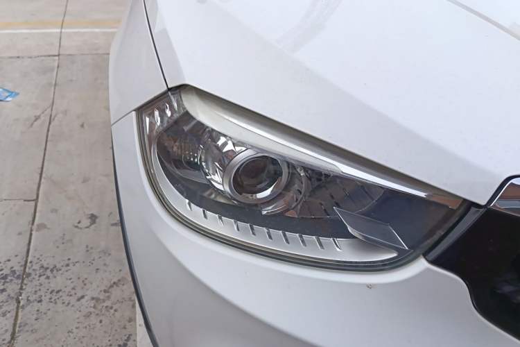 Used Brilliance V3 2016 1.5L Manual Smart Version Right Front Headlight