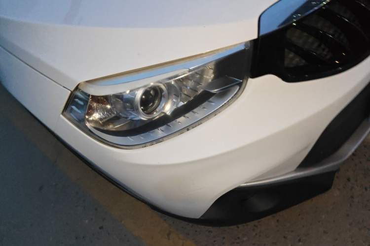 Used Brilliance V3 2016 1.5L Manual Smart Version Right Front Headlight