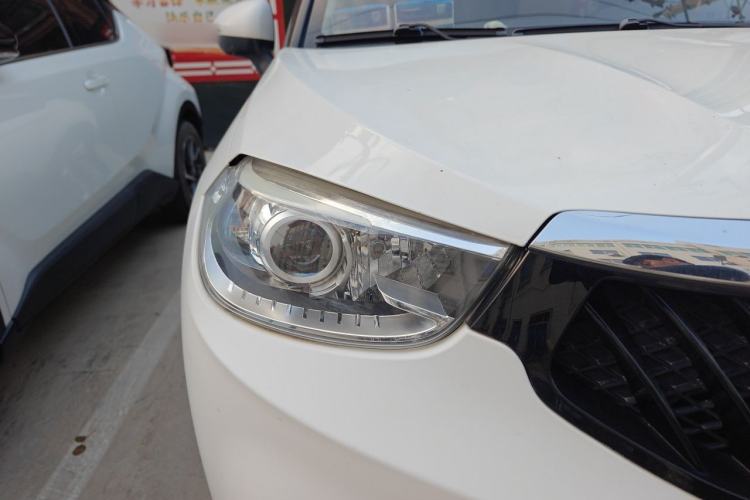 Used Brilliance V3 2016 1.5L Manual Smart Version Right Front Headlight