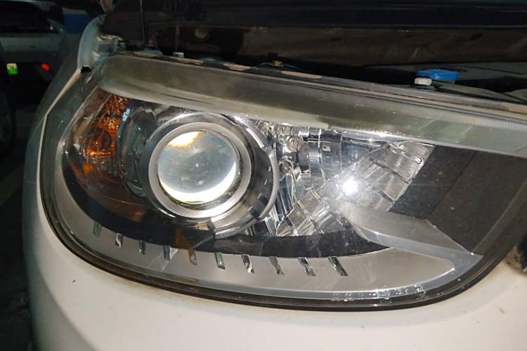 Used Brilliance V3 2016 1.5L Manual Smart Version Right Front Headlight