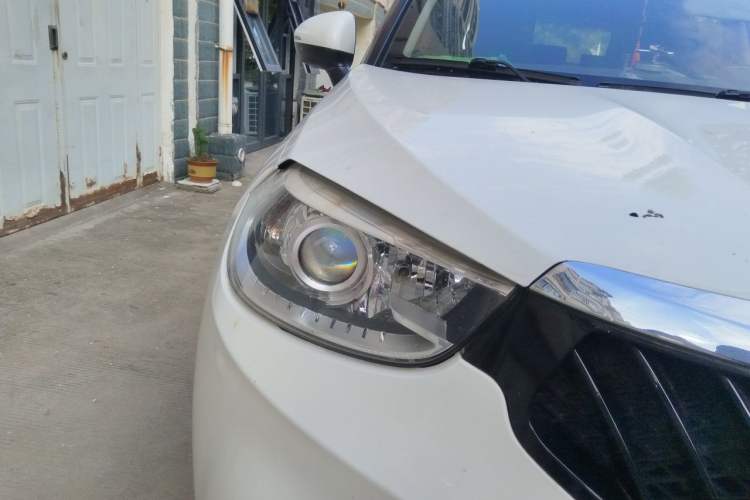 Used Brilliance V3 2016 1.5L Automatic Smart Version Right Front Headlight