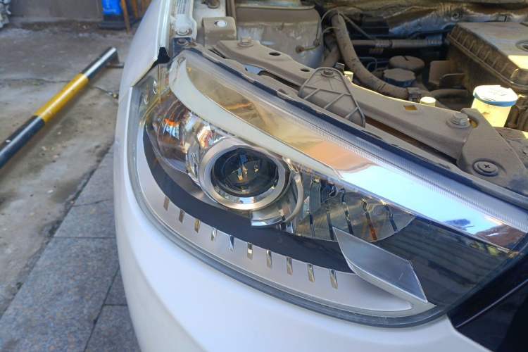 Used Brilliance V3 2016 1.5L Automatic Smart Version Right Front Headlight