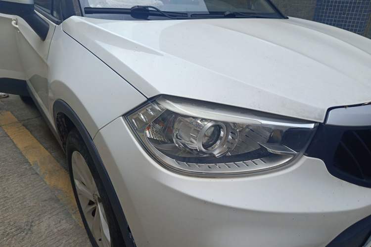 Used Brilliance V3 2016 1.5L Automatic Comfort Model Right Front Headlight