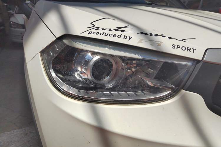 Used Brilliance V3 2016 1.5L Manual Comfort Model Right Front Headlight