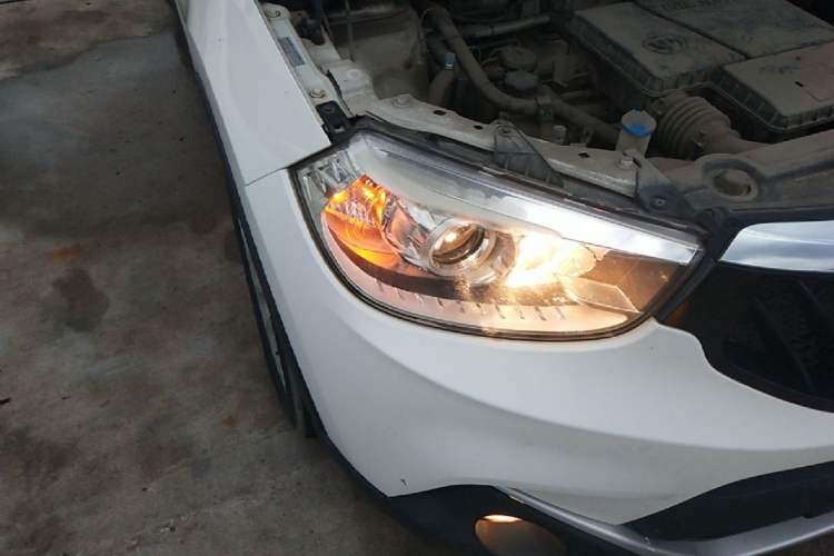 Used Brilliance V3 2016 1.5L Manual Smart Version Right Front Headlight