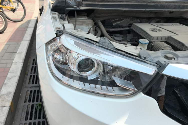 Used Brilliance V3 2016 1.5L Automatic Smart Version Right Front Headlight