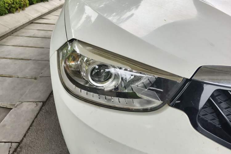 Used Brilliance V3 2016 1.5L Manual Smart Version Right Front Headlight