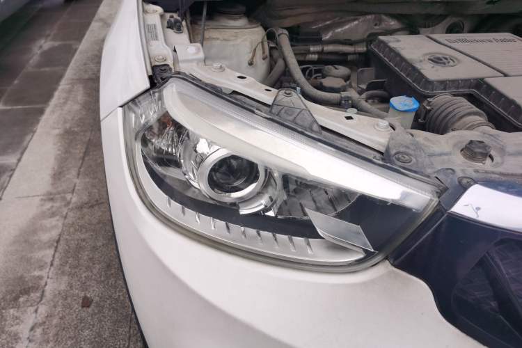 Used Brilliance V3 2016 1.5L Manual Smart Version Right Front Headlight