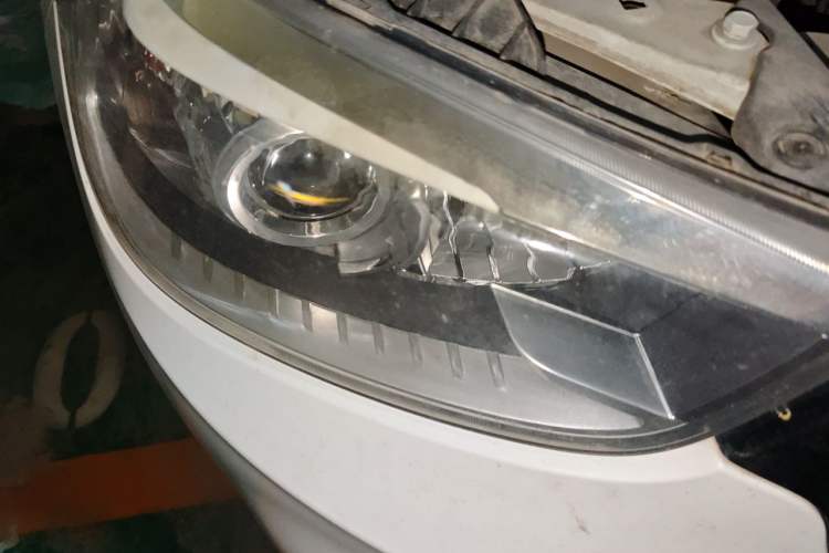 Used Brilliance V3 2016 1.5L Manual Smart Version Right Front Headlight