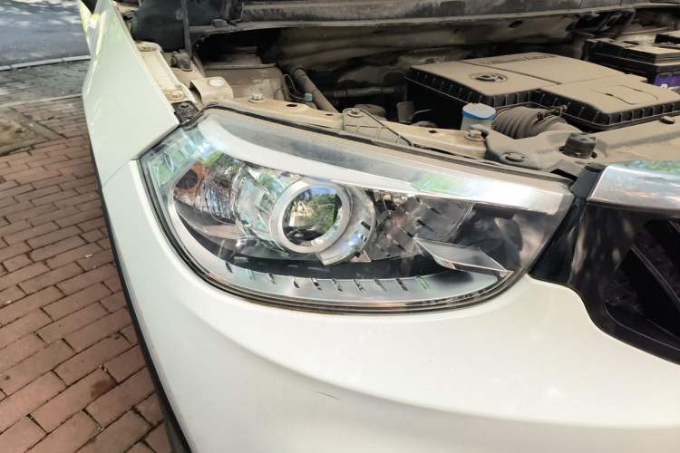 Used Brilliance V3 2016 1.5L Manual Smart Version Right Front Headlight