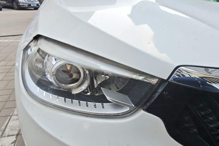 Used Brilliance V3 2016 1.5L Manual Smart Version Right Front Headlight