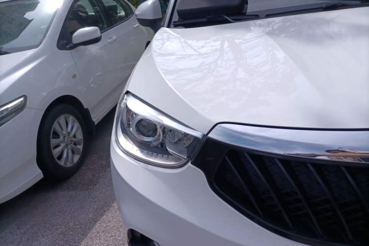 Used Brilliance V3 2016 1.5L Manual Elite Version Right Front Headlight