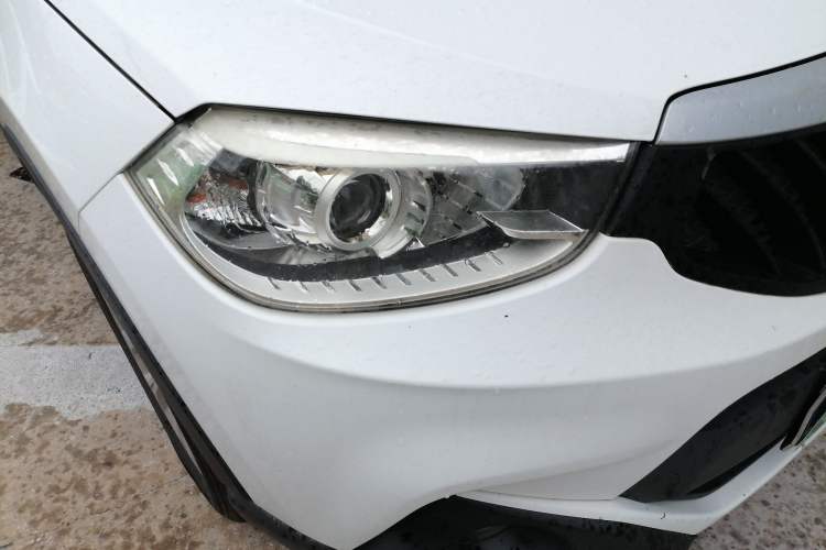 Used Brilliance V3 2016 1.5L Automatic Comfort Model Right Front Headlight
