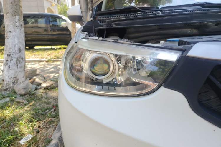 Used Brilliance V3 2016 1.5L Manual Comfort Model Right Front Headlight