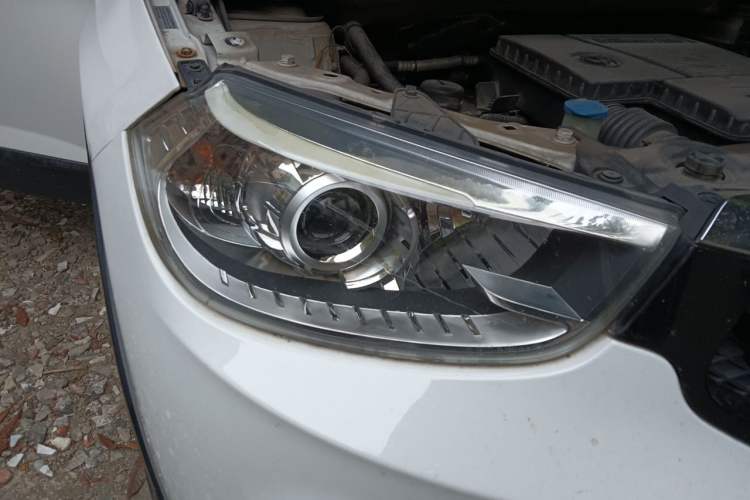 Used Brilliance V3 2016 1.5L Manual Smart Version Right Front Headlight
