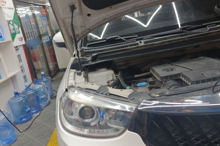 Used Brilliance V3 2016 1.5L Manual Smart Version Right Front Headlight