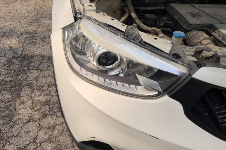 Used Brilliance V3 2016 1.5L Manual Comfort Model Right Front Headlight
