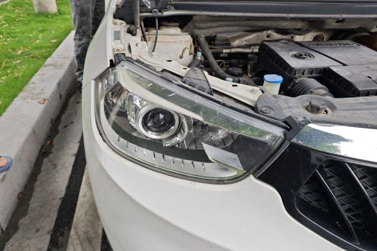 Used Brilliance V3 2016 1.5L Manual Smart Version Right Front Headlight