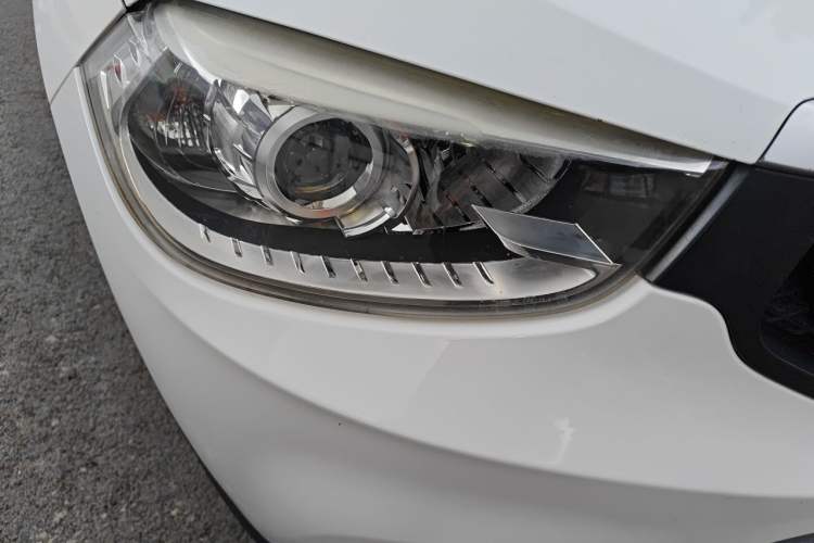 Used Brilliance V3 2016 1.5L Automatic Comfort Model Right Front Headlight